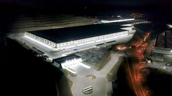 imagem aérea de um condomínio logístico da GLP Brasil à noite