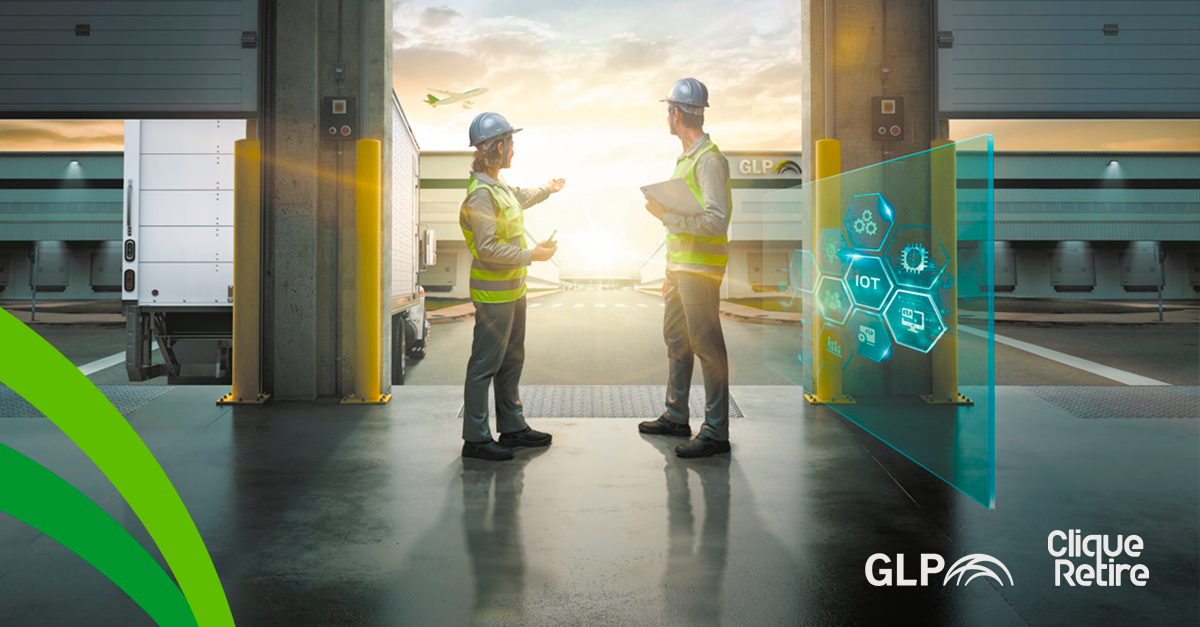 imagem com um homem e uma mulher dentro de um galpão GLP com o logo do Clique Retire